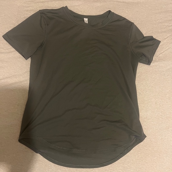 Lululemon T-Shirt - Picture 1 of 7